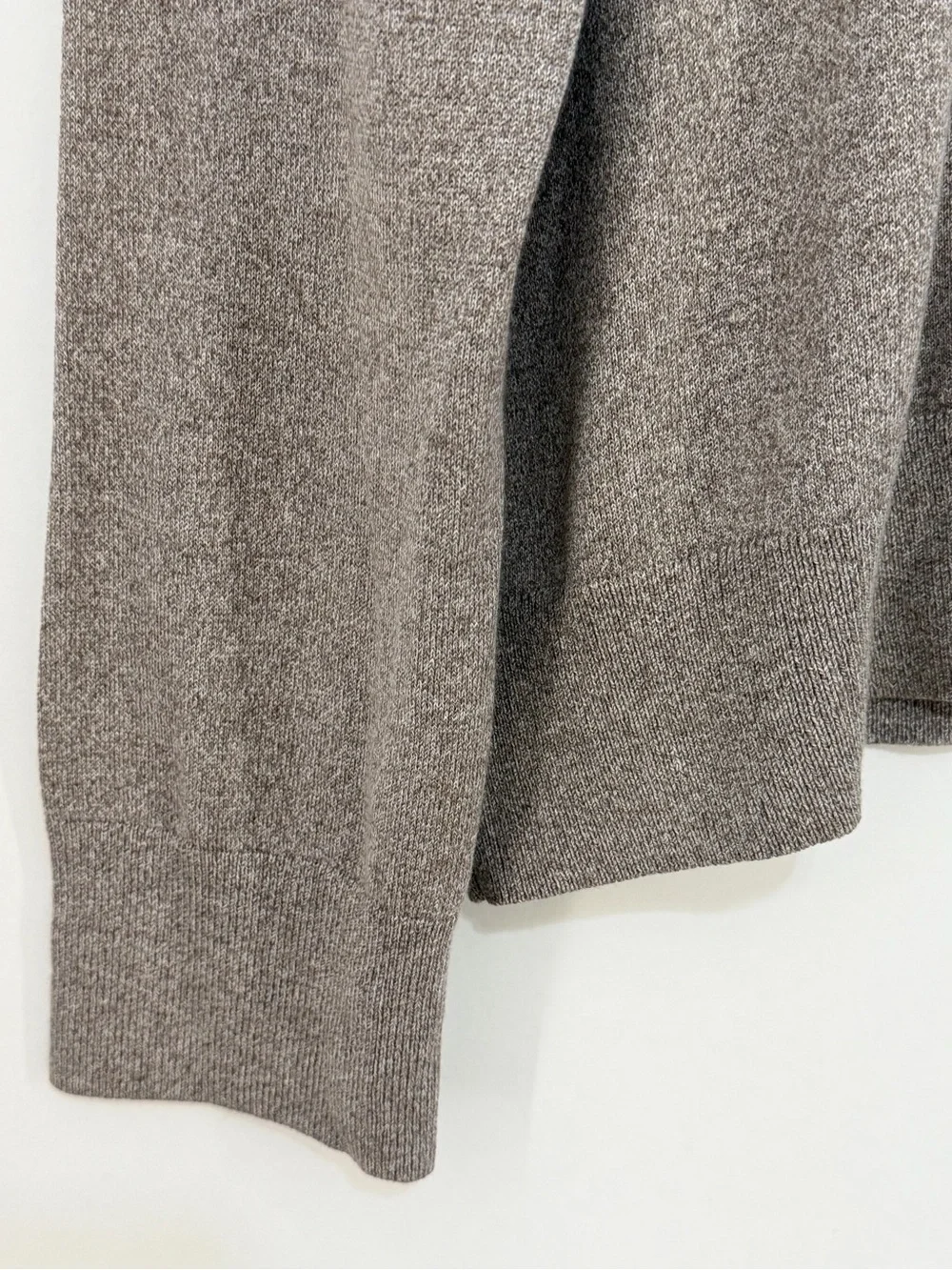 Banana Republic Luxury Blend Men’s V-Neck Sweater Heather Taupe Size XL